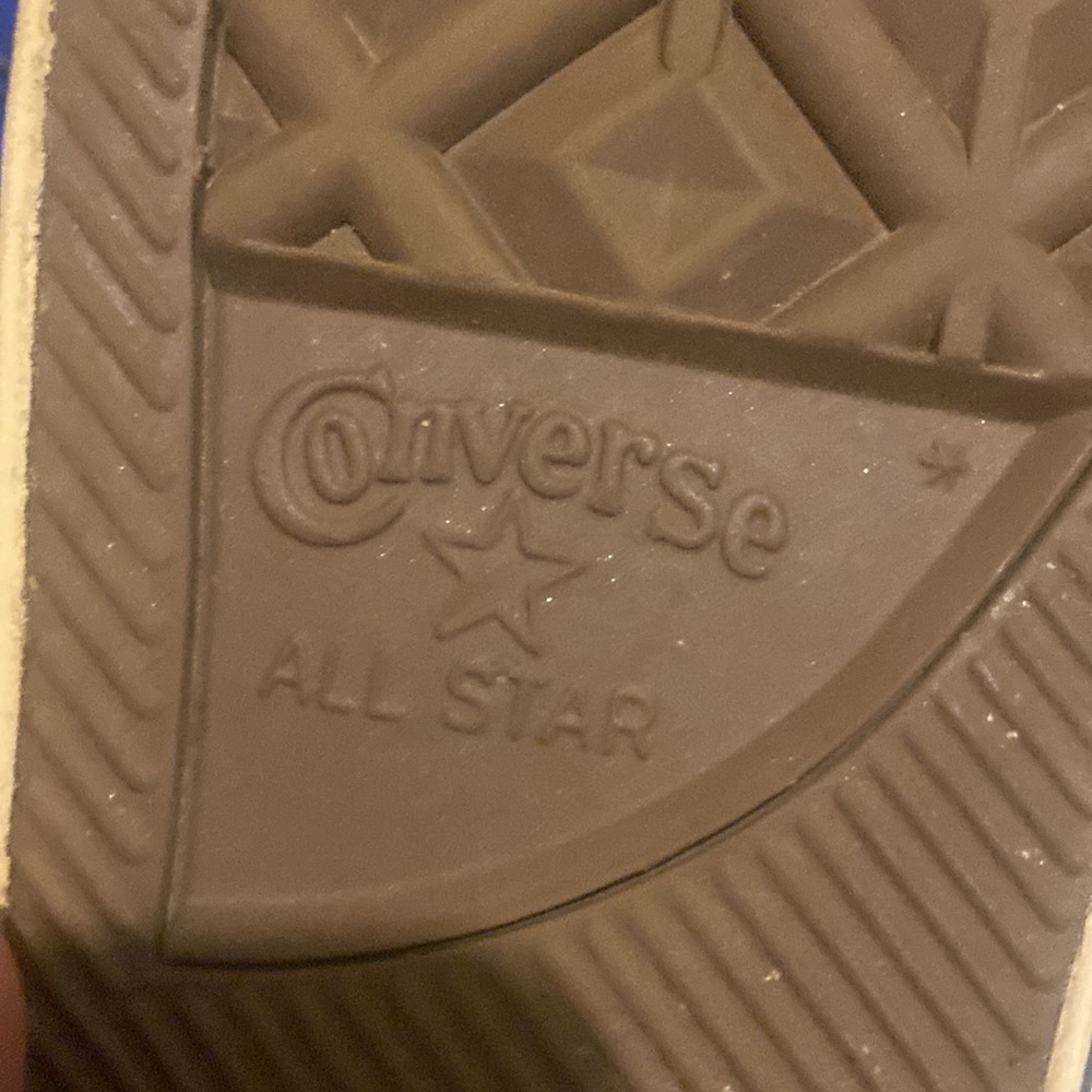 Converse - Picture 3 of 5